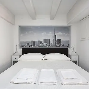 Nest For 2 In Fashion District Via S Cecilia , Milan Italy