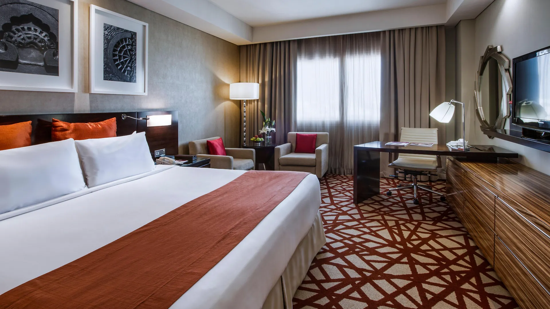 Crowne Plaza Dubai Deira By Ihg Hotel 5*,
