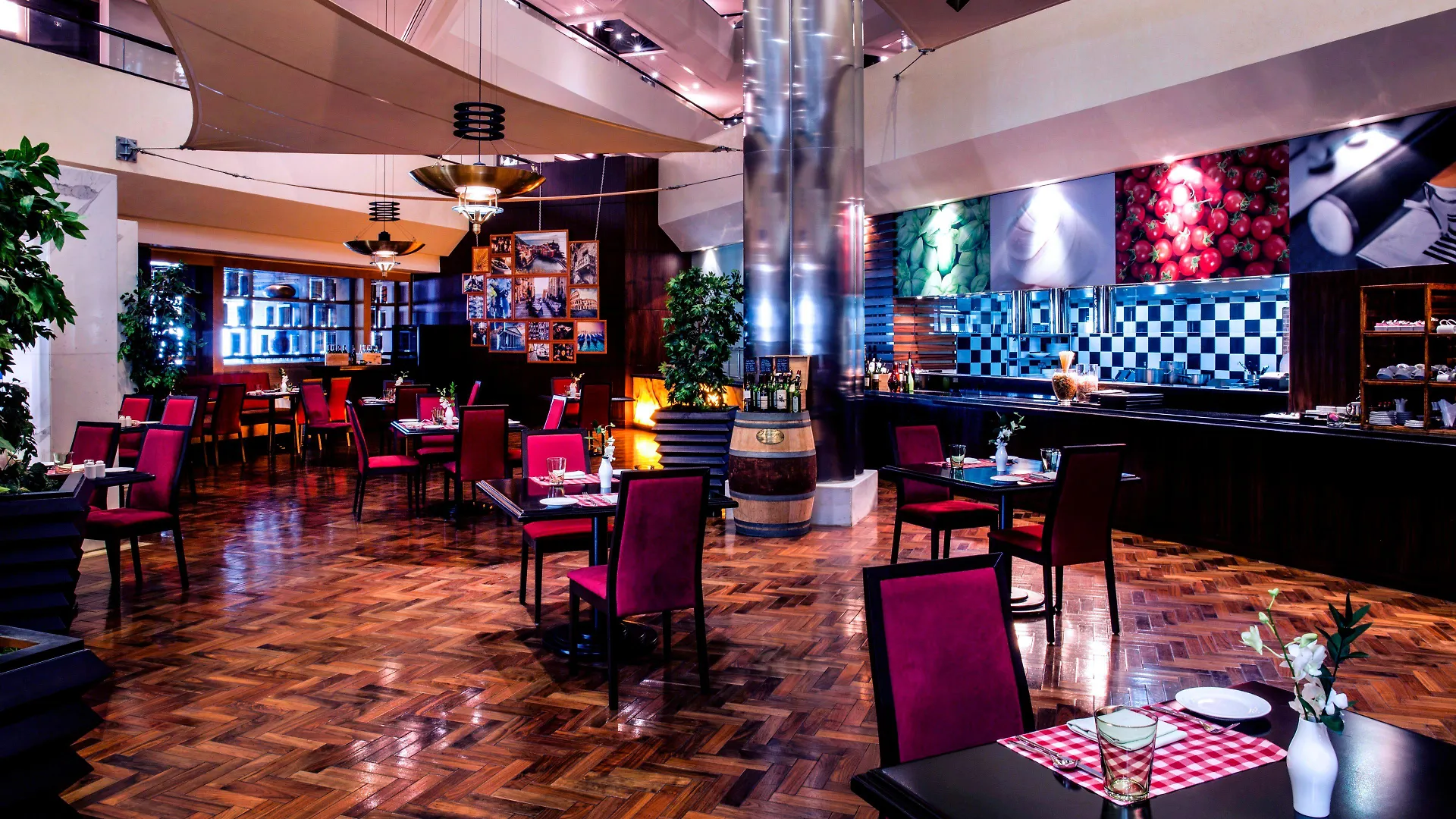 Crowne Plaza Dubai Deira By Ihg Hotel 5*,